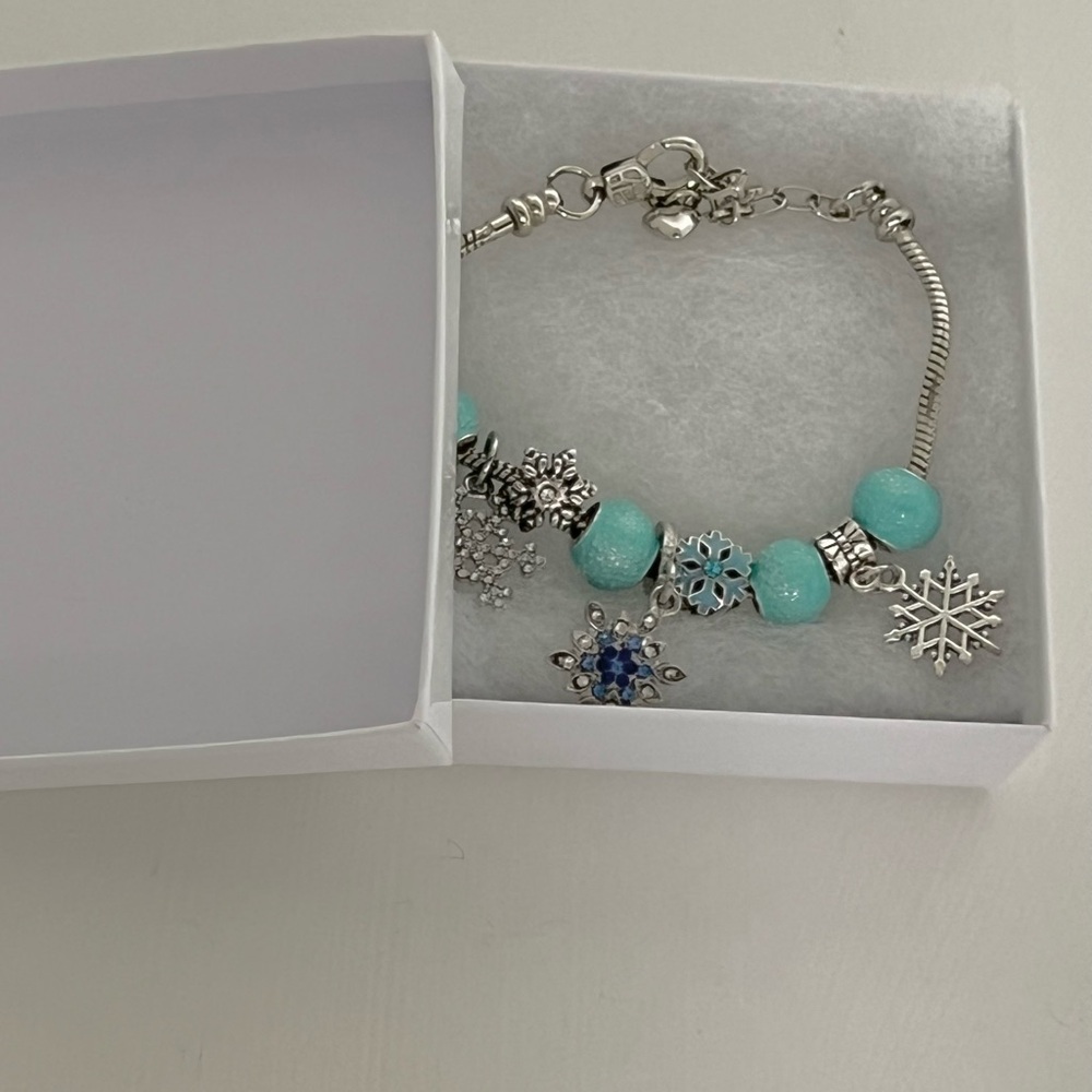 Snowflake Charm Bracelet Holiday Winter Wonderland jewelry Christmas gift - Picture 6 of 6